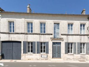 Vente maison 5 pièces 177 m² à Saint-Ciers-du-Taillon (17240)  213 000 €