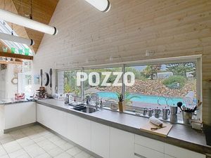 Maison - 6 pièces - 4 chambres - 277 m² - terrain de 1030 m² - piscine - proche Mer et pla