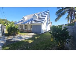 Location maison 6 pièces 158 m² à Sainte Marie (97438)  1 542 €