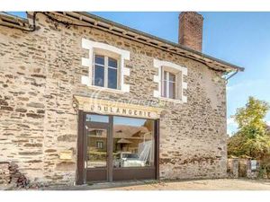 Mme. Caroline Delhaye