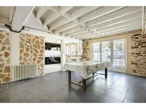 Mme. Sandrine Texeraud