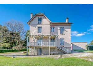 Mme. Caroline Delhaye