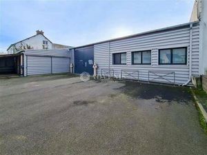 Local d'activités à louer