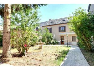 Maison de 6 pièces  4 chambres avec jardin clos de murs et grand garage