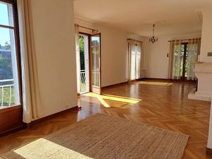 Vente maison 7 pièces 167 m² à Versailles (78000)  1 287 500 €
