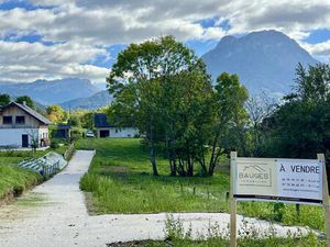 Terrain constructible viabilisé à vendre