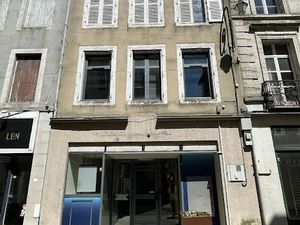 Vente immeuble 13 pièces 207.5 m² à Confolens (16500)  93 500 €
