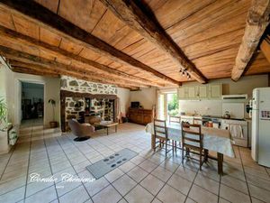 Annonce vente maison 3 pièces de 76m2 à Anglards-de-salers (15380) - ParuVendu.fr ref 9927