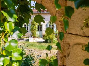 Vente maison 9 pièces 238 m² à Bonnes (16390)  388 000 €