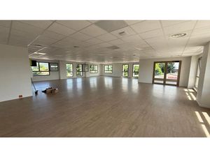 Plateau de bureaux NEUF - 171 m² + terrasse 12 m² - RD 1075