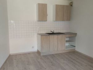 F3 refait à neuf au centre  immeuble calme avec faibles charges