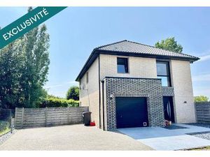 Maison de style cubique avec piscine - hors lotissement!