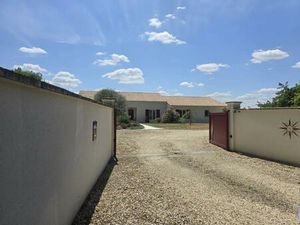 Vente maison 9 pièces 207 m² Touvérac (16360)