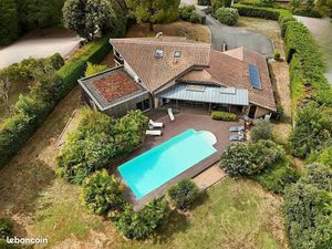 Villa 6 pièces 232 m²