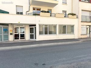 Local 77 m² STE COLOMBE