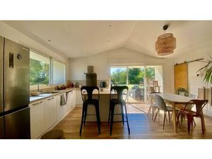 EXCEPTIONNELLE PROPRIETE POUR LES AMOUREUX DE LA NATURE A SEULEMENT 10 MINUTES DE LA ROCHE