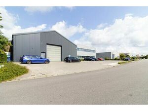 Entrepôt et bureaux sur 30 ares de terrain