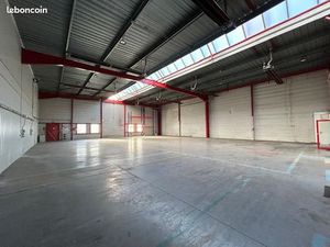 Local industriel 584 m²