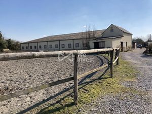 Vente locaux professionnels 1200 m² à Leval (59620)  304 500 €