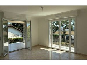 Location appartement  m² T-4 à Lescar  950 €