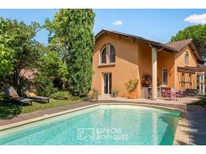 Maison d'architecte avec piscine au calme dans secteur résidentiel