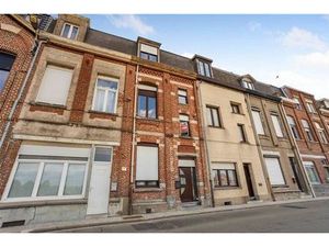 Grande maison à rénover avec jardin à proximité du centre-vi