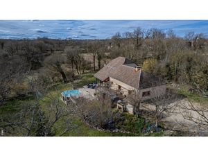 Agréable Contemporaine sur 2500 m2 avec vue et piscine hors