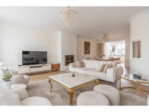 Volledig vernieuwde woning/kantoor/handelspand met 5 slpks