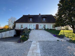 MAISON BOURGEOISE DE 334 M2 AU COEUR DE LA BOURGOGNE