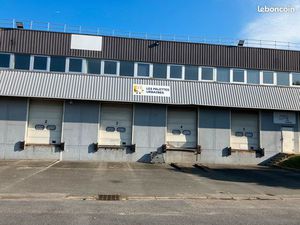 Espace de stockage (104m²)