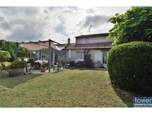 Prigonrieux maison de 160m2  4 chambres  cœur de village  terrain 600m2