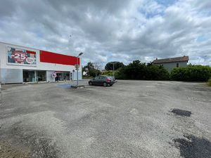 Vente commerce 703 m² Verniolle (09340)