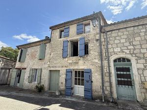 Saint Maurin Maison de village avec petit jardin et garage non attenant