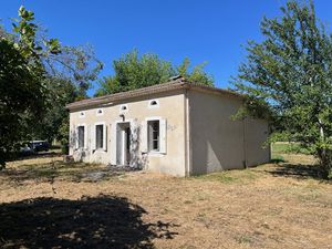 Maison 2 chambres en vente sur 9000 m2 à Saint-Symphorien