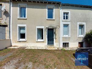 La Caillère Maison avec cour  jardin et beau potentiel de 134m² Centre bourg