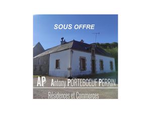 Fort potentiel pour cette maison de plain pied à Saint Allouestre à rénover entièrement