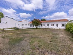 Vente maison 7 pièces 201 m² à Longeves (17230)  295 400 €