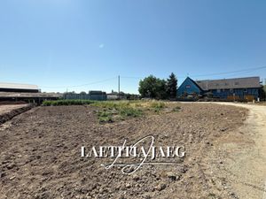 TERRAIN - HORS LOTISSEMENT - EN IMPASSE - AU CALME - GRANDE SURFACE