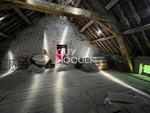 Potentiel intéressant!! Sur plus de2000m² de terrain en partie constructible!