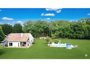 Maison 220 m2 / 4 chambres / 1 5 hects / garage / piscine