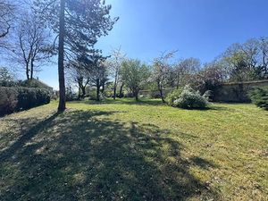 Vente terrain 844 m² à Le Mesnil-le-Roi (78600)  695 000 €