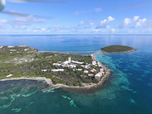 Vente terrain 109265 m² à Saint-Martin (97150)  29 000 000 €