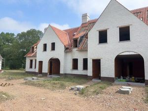 Maison neuve située au calme à Lapscheure.