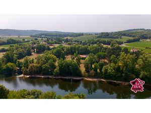 Propriété 5 chambres au bord du lot avec dépendance et garag