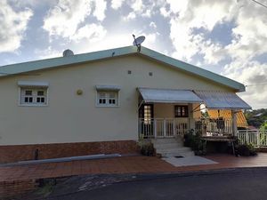 Vente maison 7 pièces 255 m² à Robert vert pre (97231)  380 000 €