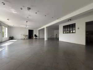 Vente locaux professionnels 1395.23 m² à Combs-la-Ville (77380)  1 050 000 €