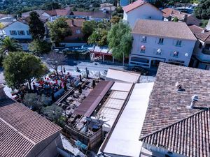 Vente locaux professionnels à La Croix-Valmer (83420)  2 800 000 €