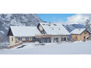 Vente locaux professionnels 700 m² à Valloire (73450)  1 190 000 €