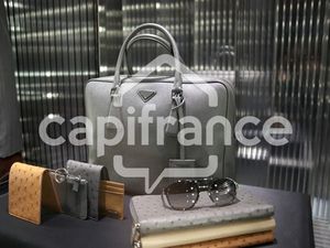 Vente locaux professionnels 1000 m² à Vinzelles (71680)  2 153 846 €