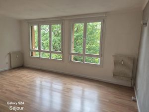 Location appartement 3 pièces 69 m² à Clamart (92140)  1 447 €